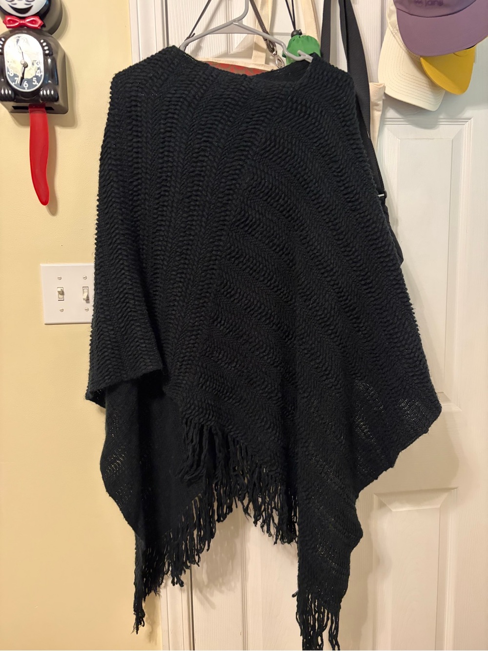 WinWin Black Knit Pull-Over Shawl with Fringe
